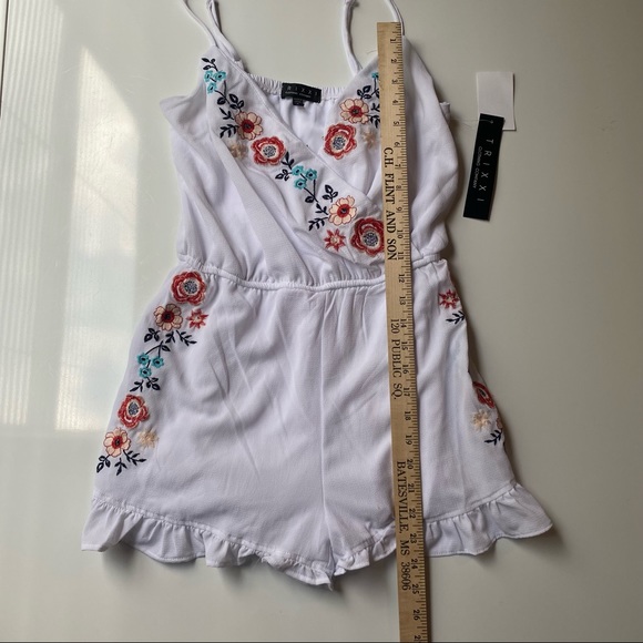 New Trixxi Women’s White Small Flower Embroidered Sleeveless Strap Romper - Picture 5 of 8